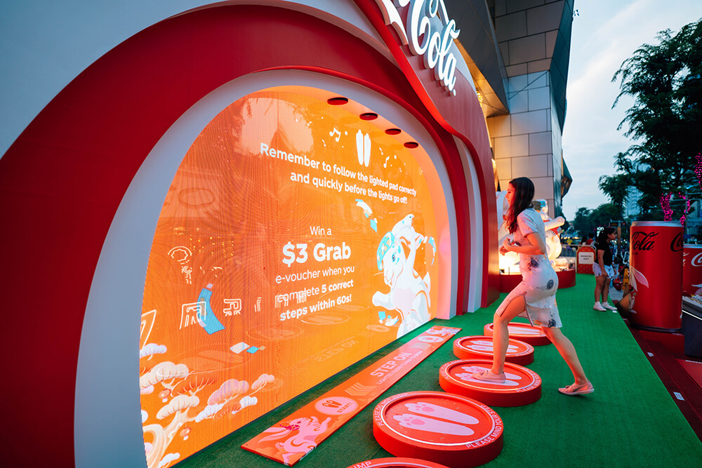 trinax-creative-interactive-technology-chinese-new-year-brand-activation-coca-cola-dancing-game-smart-redemption-machine-13
