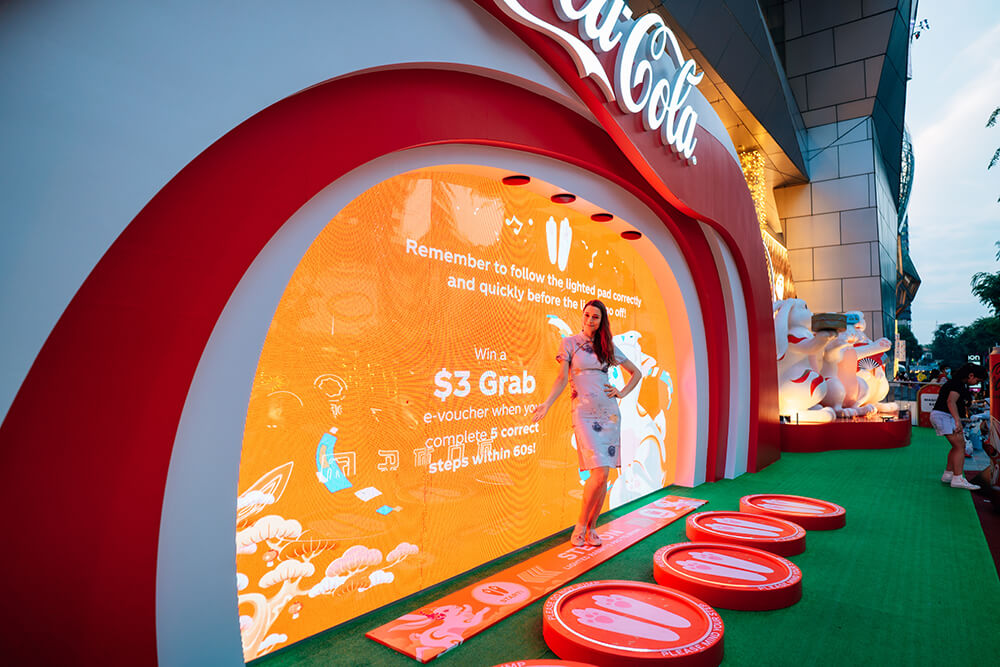 trinax-creative-interactive-technology-chinese-new-year-brand-activation-coca-cola-dancing-game-smart-redemption-machine-14